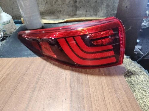 Left rear tail light assembly compatible with Kia Sportage 2016, genuine OEM replacement part 92401D9100