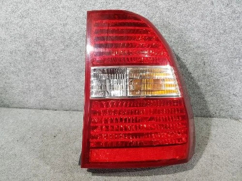 Right rear combination tail light assembly OEM 92402 1F001 compatible with Kia Sportage 2005