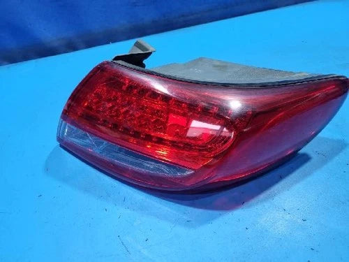 Right rear combination tail light assembly compatible with Hyundai Azera 2006, genuine OEM replacement part 92402 3L001