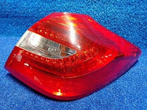 Right rear combination tail light assembly OEM 92402 3M200 compatible with Hyundai Genesis Coupe 2012