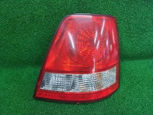 Right rear combination tail light assembly OEM 92402 3E000 compatible with Kia Sorento 2006
