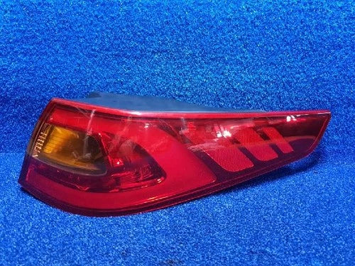 Right rear combination tail light assembly (RH) compatible with Kia K5 2012, genuine OEM replacement part 924024U5