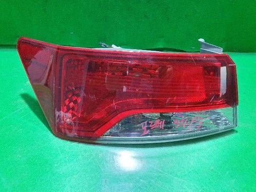 Conjunto de faro/calavera trasero exterior izquierdo Kia 2013 OEM 92401 1M300