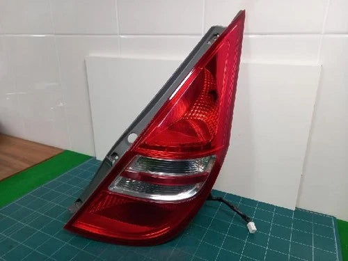 Right rear tail light assembly compatible with Hyundai i30 2010, genuine OEM replacement part 92402 2L000