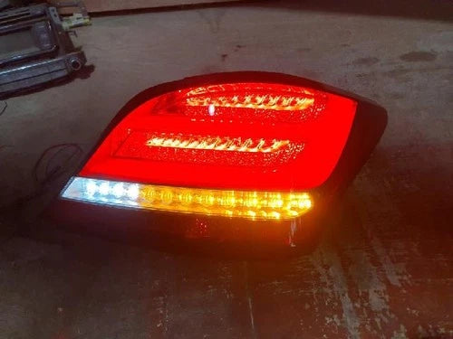 Right rear tail light assembly compatible with Hyundai Equus 2014, genuine OEM replacement part 92402-3N500