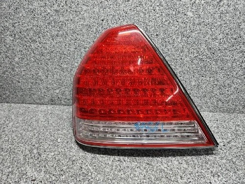 Left rear tail light assembly compatible with Hyundai Equus 2004, genuine OEM replacement part 92401 3B500