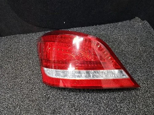 Left rear tail light compatible with Hyundai Equus 2010, genuine OEM replacement part 92401 3N000