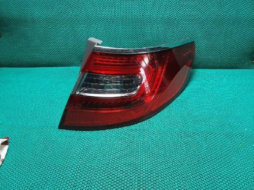 Right outer rear tail light assembly compatible with Hyundai Azera 2012, genuine OEM replacement part 924043V000