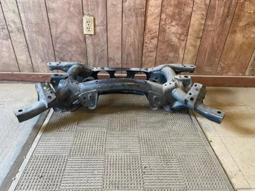 Refacción OEM Usada - Travesaño del subchasis de la suspensión trasera del Toyota RAV4 2006-2009 (tracción integral y delantera) OEM 06-09