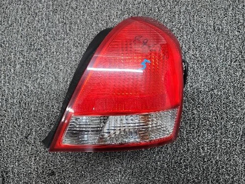 Right rear combination tail light assembly OEM 92402 2D000 compatible with Hyundai Elantra 2002