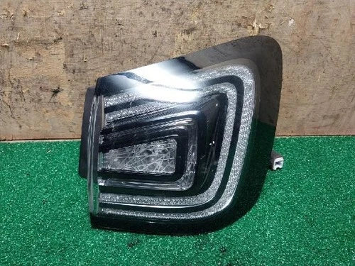Used OEM Part - Combination Tail Light Assembly (right/outer) compatible with Hyundai Nexo 2019, genuine OEM replacement part 92402M5000