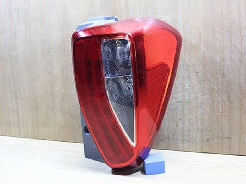 Right rear tail light assembly compatible with Kia Ray 2013, genuine OEM replacement part 92402A3000
