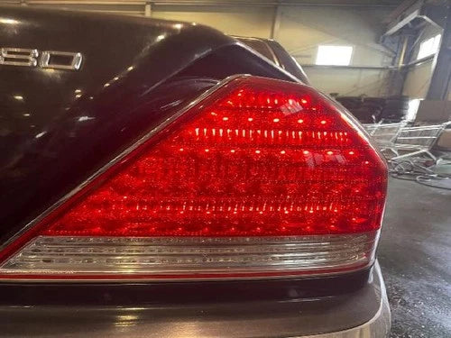 Right rear tail light assembly compatible with Hyundai Equus 2009, genuine OEM replacement part 92402-3B500