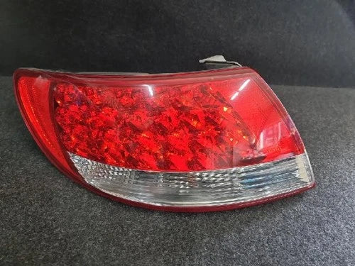 Left rear combination tail light assembly compatible with Hyundai Azera 2007, genuine OEM replacement part 92401 3L001