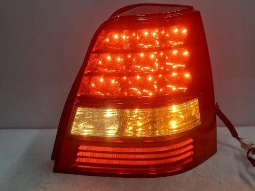 Right rear tail light assembly compatible with Kia Sorento 2008, genuine OEM replacement part 924023E500