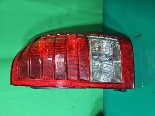 Right rear tail light assembly compatible with Kia Carnival 2013, genuine OEM replacement part 92402 4J000
