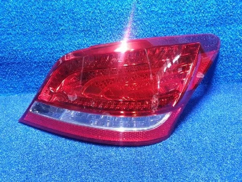 Tail light assembly (Combination Tail Light) compatible with Hyundai Equus 2011, OEM 92402 3N000