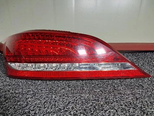 Left rear tail light compatible with Hyundai Equus 2010, genuine OEM replacement part 92401 3N000