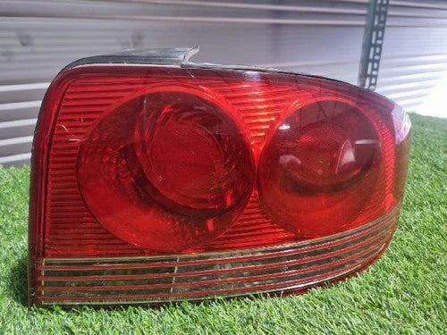 Right rear tail light assembly compatible with Hyundai EF 2004, genuine OEM replacement part 92402 3D000