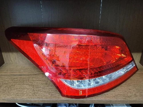 Left rear tail light assembly compatible with Hyundai Equus 2010, genuine OEM replacement part 92401 3N000