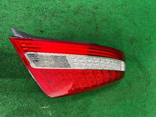 Right rear combination tail light assembly compatible with Kia Amanti 2009, genuine OEM replacement part 92402 3F500