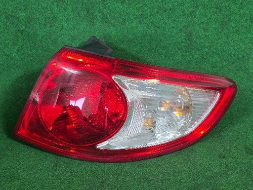 Right outer rear tail light assembly (OEM) compatible with Hyundai Santa Fe 2010, part number 924022B000