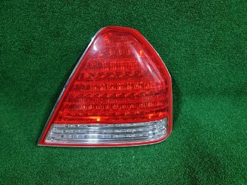 Used OEM Part - light assembly of reverse gear right compatible with Hyundai Centennial 2004, RH OEM 92402, 3B700