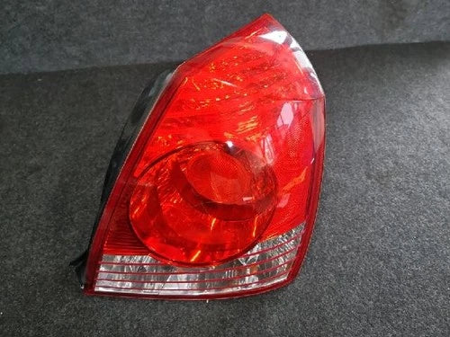 Right rear combination tail light assembly compatible with Hyundai Elantra 2005, genuine OEM replacement part 924022D500