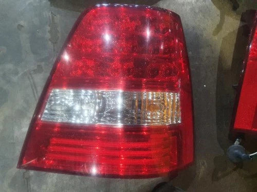 Right rear combination tail light assembly OEM 92402 3E500 compatible with Kia Sorento 2006