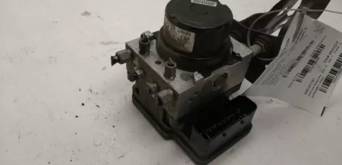 Bomba/Módulo ABS OEM usada para Nissan Murano 2009-2011 - FWD