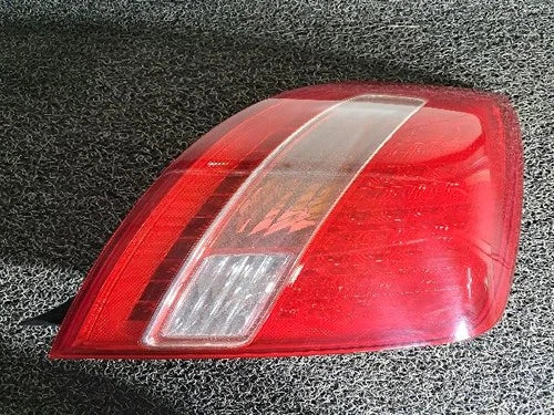 Right rear combination tail light assembly compatible with Kia Amanti 2009, genuine OEM replacement part 92402 3F500