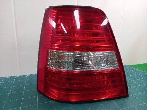 Left rear tail light assembly compatible with Kia Sorento 2008, genuine OEM replacement part 92401 3E540