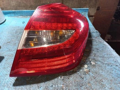 Right rear combination tail light assembly OEM 92402 3M200 compatible with Hyundai Genesis Coupe 2012