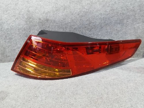 Right rear combination tail light assembly OEM 92402 2T000 compatible with Kia K5 2012