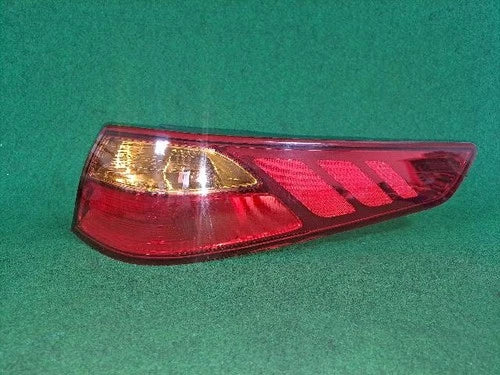 Right rear combination tail light assembly compatible with Kia K5 2015, genuine OEM replacement part 924022T500