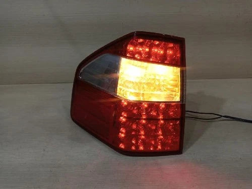 Rear combination tail light (outer left) compatible with Kia Borrego 2012 (genuine OEM replacement part 924012J101)