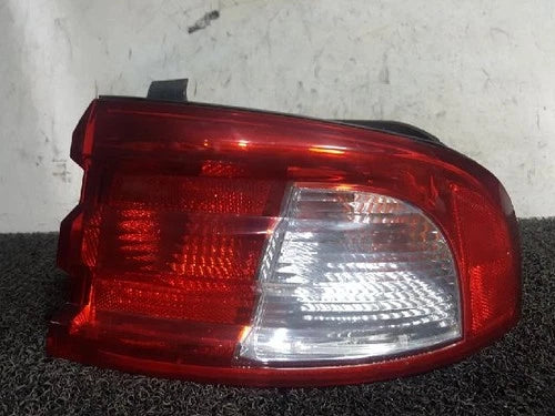 Kia Optima 2003 - Right rear combination tail light OEM 92421 3C070