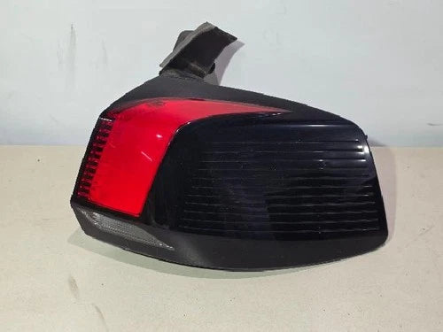 Used OEM Part - Rear tail light outer right for Peugeot 5008 SUV 1.6 BlueHDi Allure 2019 (genuine OEM replacement part 9811028180)
