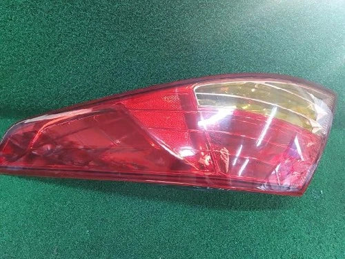Right rear combination tail light assembly OEM 92402 2T000 compatible with Kia K5 2011
