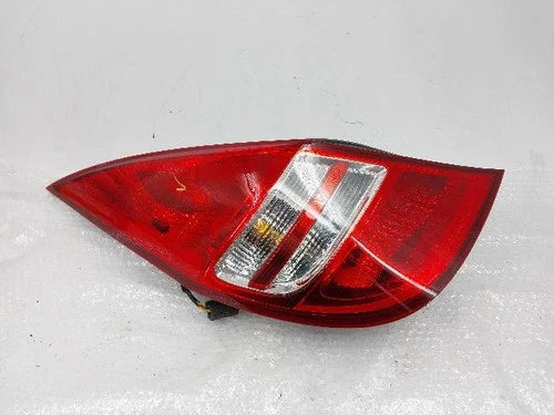 Left rear tail light assembly compatible with Hyundai i30 2010, genuine OEM replacement part 924012L000