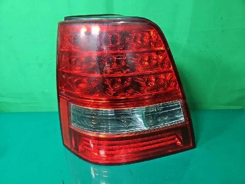 Left rear tail light assembly compatible with Kia Sorento 2008, genuine OEM replacement part 92401 3E500