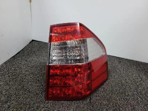 Rear combination tail light compatible with Kia Borrego 2010, genuine OEM replacement part 924022J100
