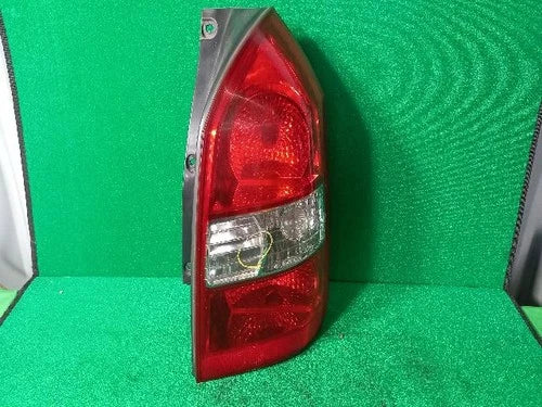 Right rear combination tail light assembly OEM 92402-2E0 compatible with Hyundai Tucson 2005