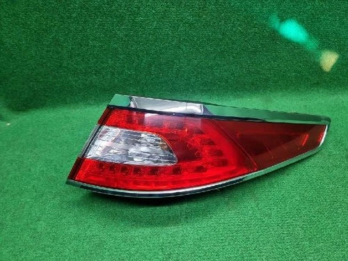 Right rear combination tail light assembly OEM 92402 2T100 compatible with Kia K5 2011