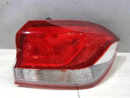 Right rear combination tail light assembly OEM 92402 G3000 compatible with Hyundai i30 2018