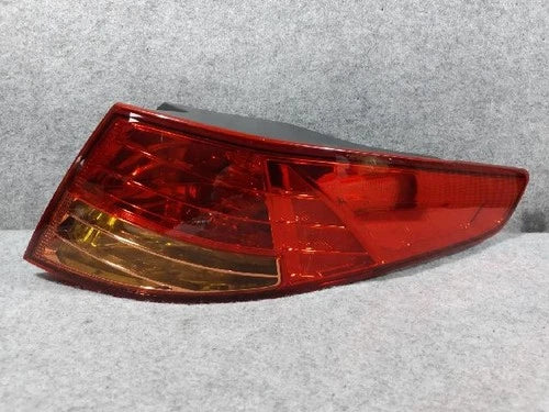 Rear combination tail light assembly (right) compatible with Kia K5 2011, OEM 92402 2T000