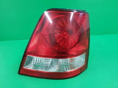 Right rear combination tail light assembly OEM 92402 3E000 compatible with Kia Sorento 2003