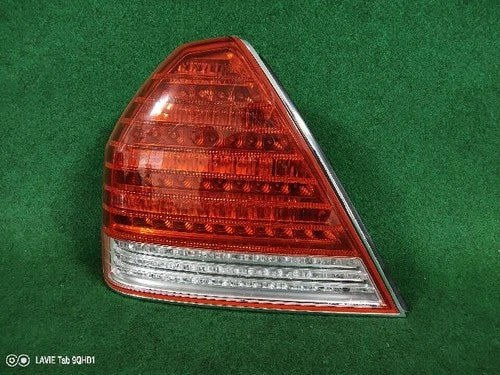 Left rear tail light assembly compatible with Hyundai Equus 2007, genuine OEM replacement part 924013R500