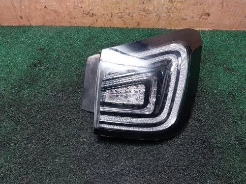 Rear combination tail light (right) compatible with Hyundai Nexo 2020, genuine OEM replacement part 92402M5000