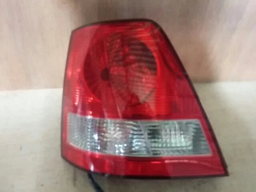 Rear combination tail light assembly (left) compatible with Kia Sorento 2003, OEM 924013E000